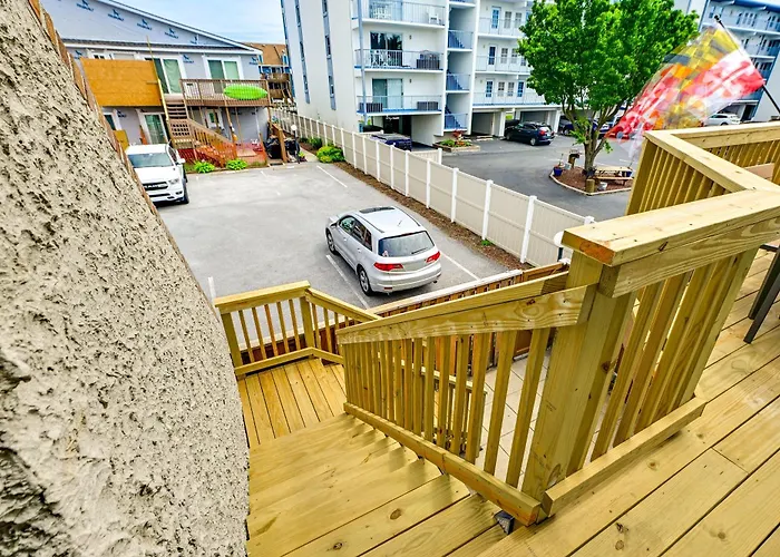 Renovated Condo, Private Patio W/ Outdoor Dining! Holiday home