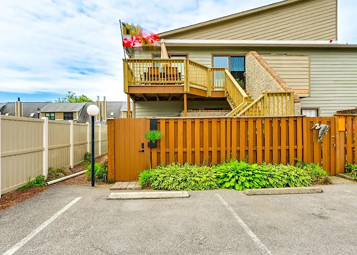 Renovated Condo, Private Patio W/ Outdoor Dining!